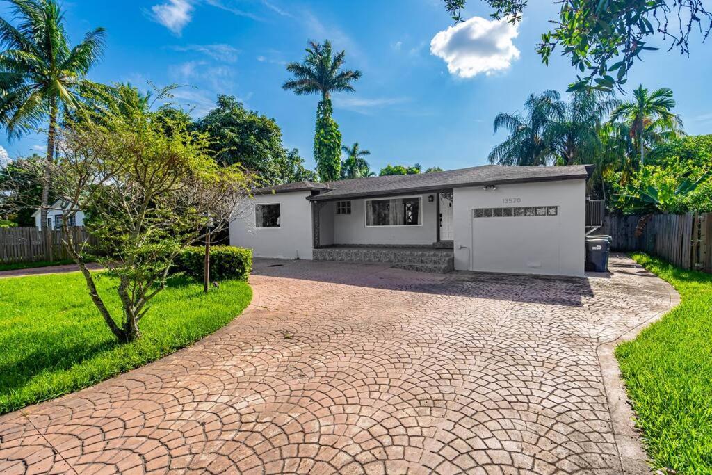 Spacious 3 Bedroom Home With Oversized Pool & Backyard Miami Kültér fotó