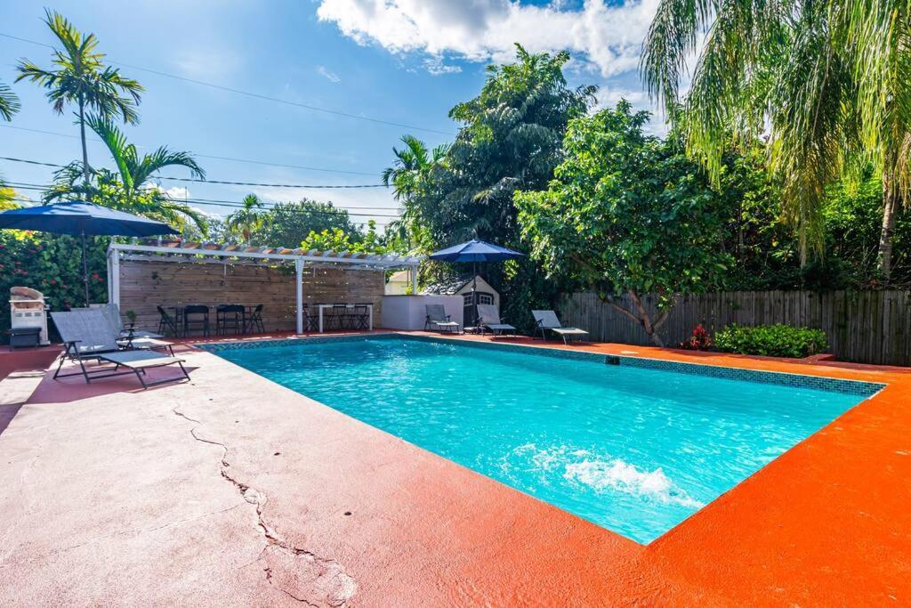 Spacious 3 Bedroom Home With Oversized Pool & Backyard Miami Kültér fotó