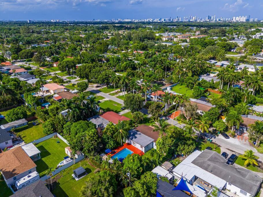 Spacious 3 Bedroom Home With Oversized Pool & Backyard Miami Kültér fotó